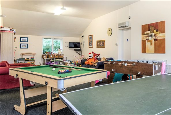 GAMES ROOM TABLE TENNIS